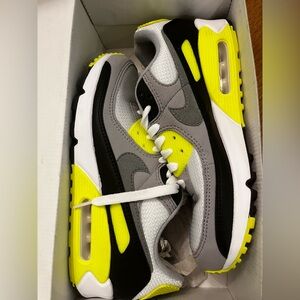 Nike Air Max 90 in Gray and Volt